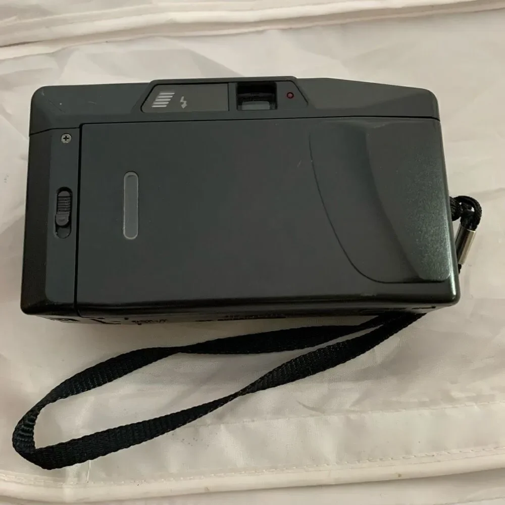 Canon Snappy EZ 35mm Point & Shoot Camera Untested